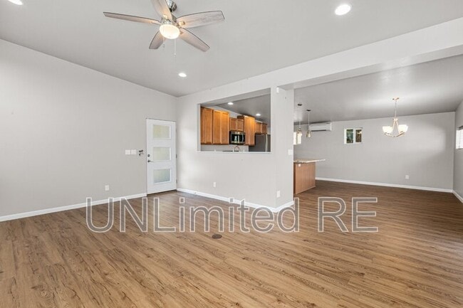 Building Photo - 3948 E Del Rio Dr