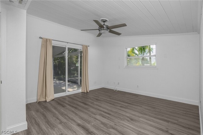 Building Photo - 174 2nd St