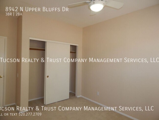 Building Photo - 8942 N Upper Bluffs Dr