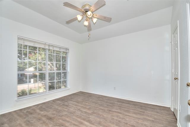 Building Photo - 8221 Edgewater Dr