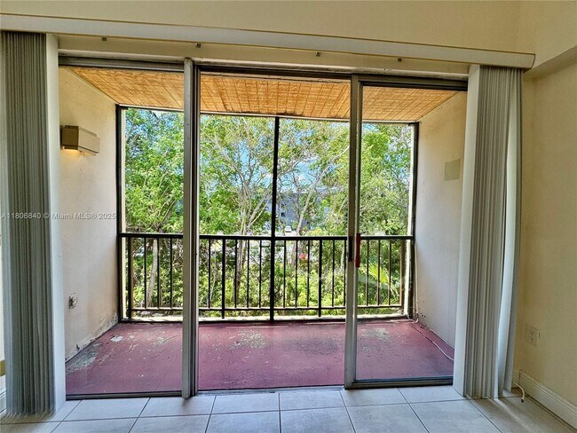 Building Photo - 8810 Fontainebleau Blvd