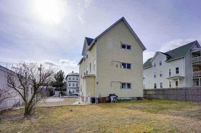 Building Photo - 6 Ekman St
