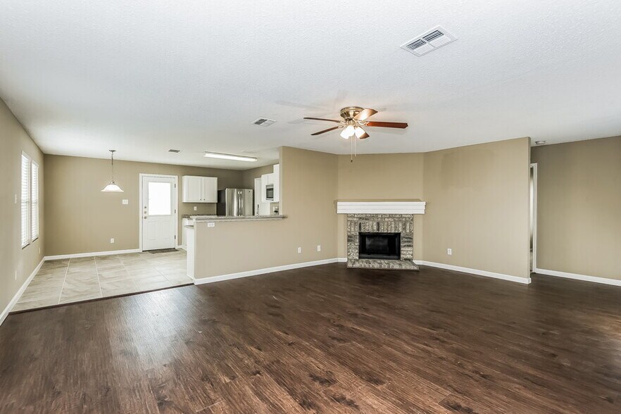 Building Photo - 3909 Fox Run Dr