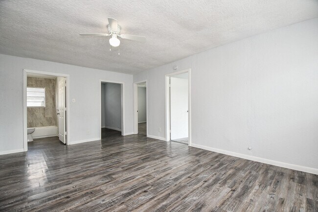 Building Photo - 941 Lucky St