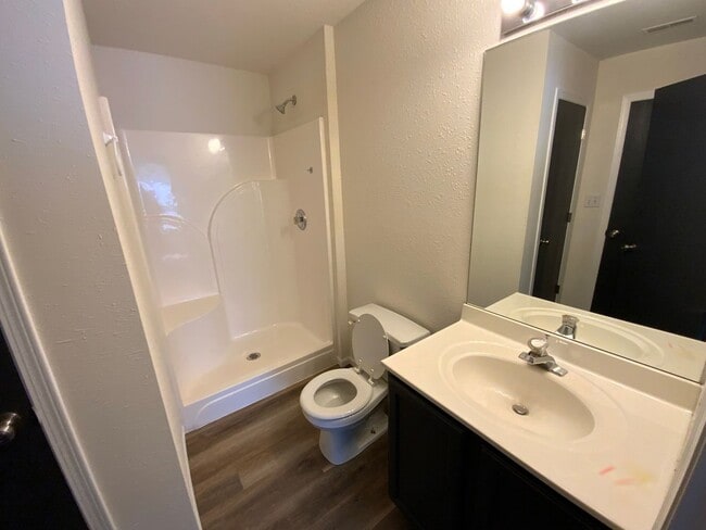 Building Photo - 4 Bedroom newly remodeled Duplex