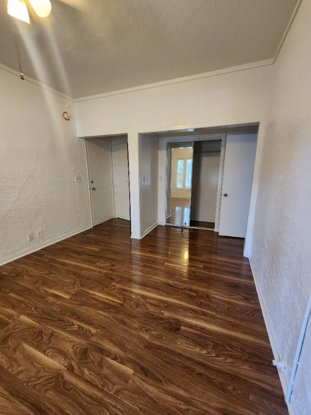 Building Photo - 1845 N Gramercy Pl
