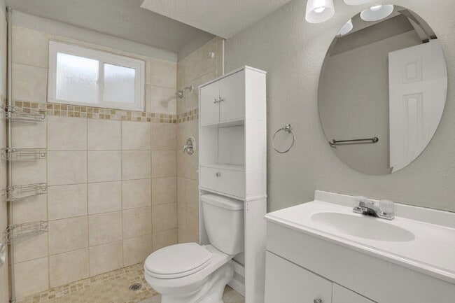 Building Photo - 13 N Dartmouth St