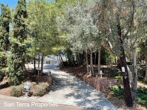 Building Photo - Rare Find! Completely Remodeled 3+ Bedroom, 2.5 Bath Home