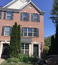 Building Photo - Updated Townhouse in Ballenger Creek
