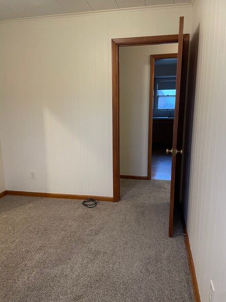 Building Photo - 156 S Chester St