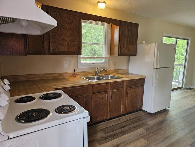 Building Photo - 163 Country Park Dr