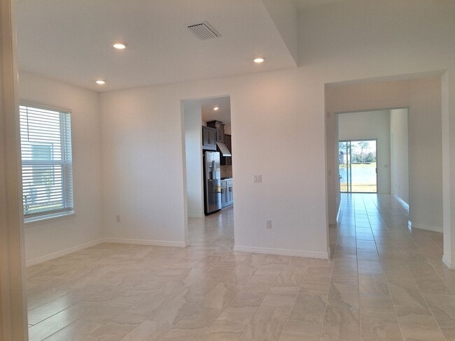 Building Photo - BRAND NEW ARDISIA PARK HOME-2000+ SQ FEET !