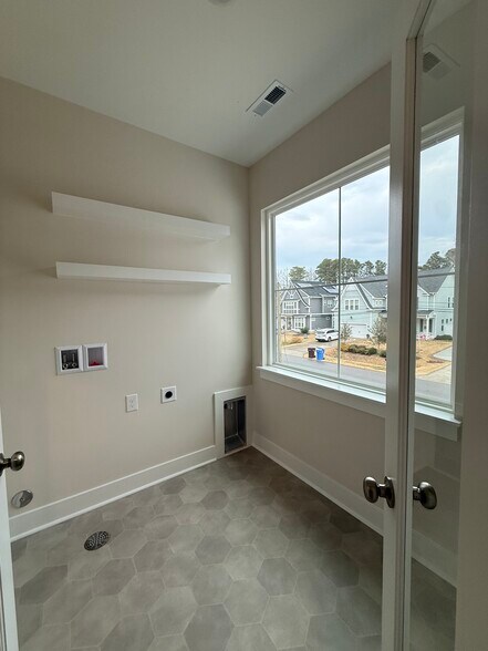 Building Photo - 2049 Burson Dr