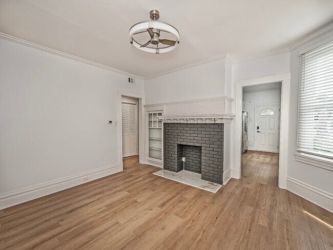 Building Photo - 624 N Sheridan Ave