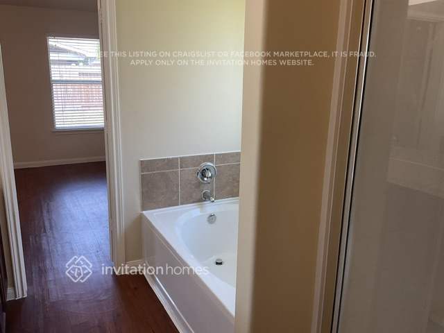 Building Photo - 4026 Hawthorn Arbor Ct