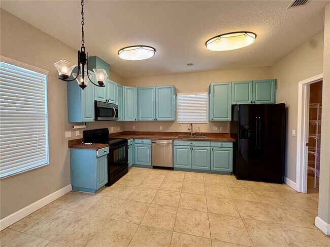 Building Photo - 165 Alexander Woods Dr