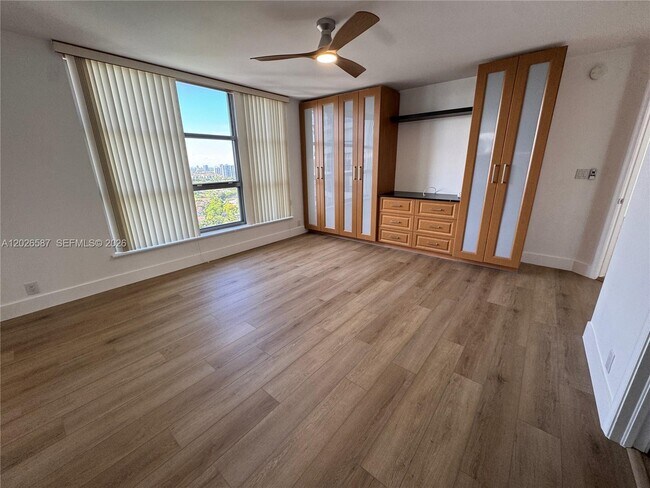 Building Photo - 3530 Mystic Pointe Dr