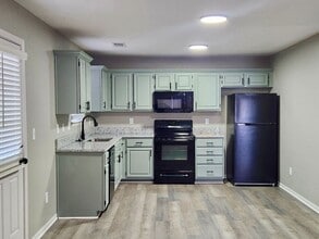 Building Photo - 2 Bedroom, 2 Bath, 1 car Garage