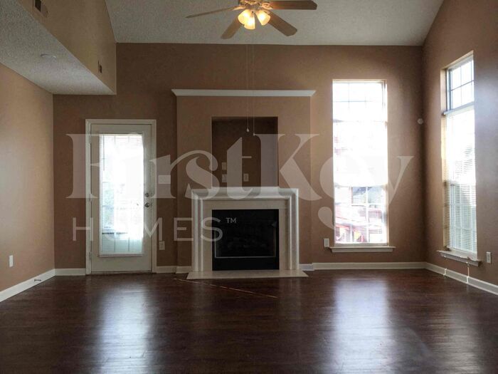 Building Photo - 1027 Hipp Rd