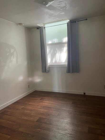 Building Photo - 1300 NE Williams St