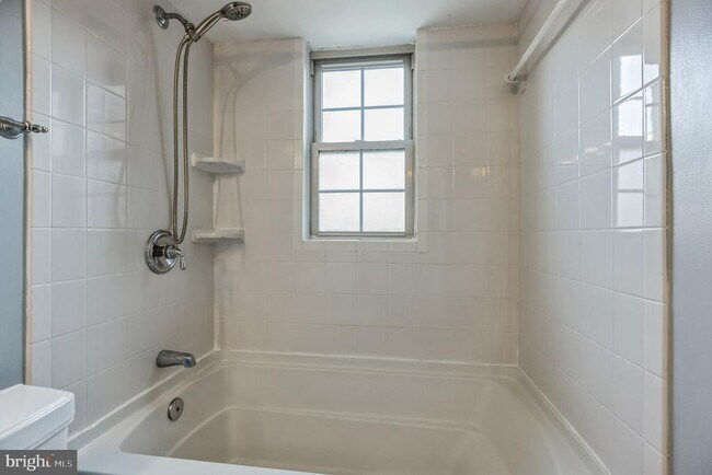 Building Photo - 513 Bashford Ln