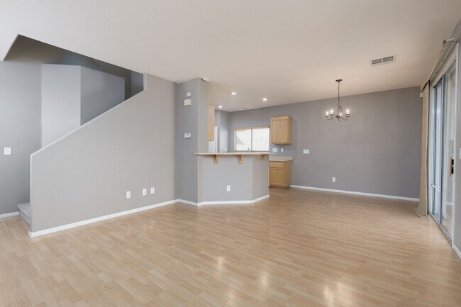 Building Photo - Great NLV single family 3 bedroom home.