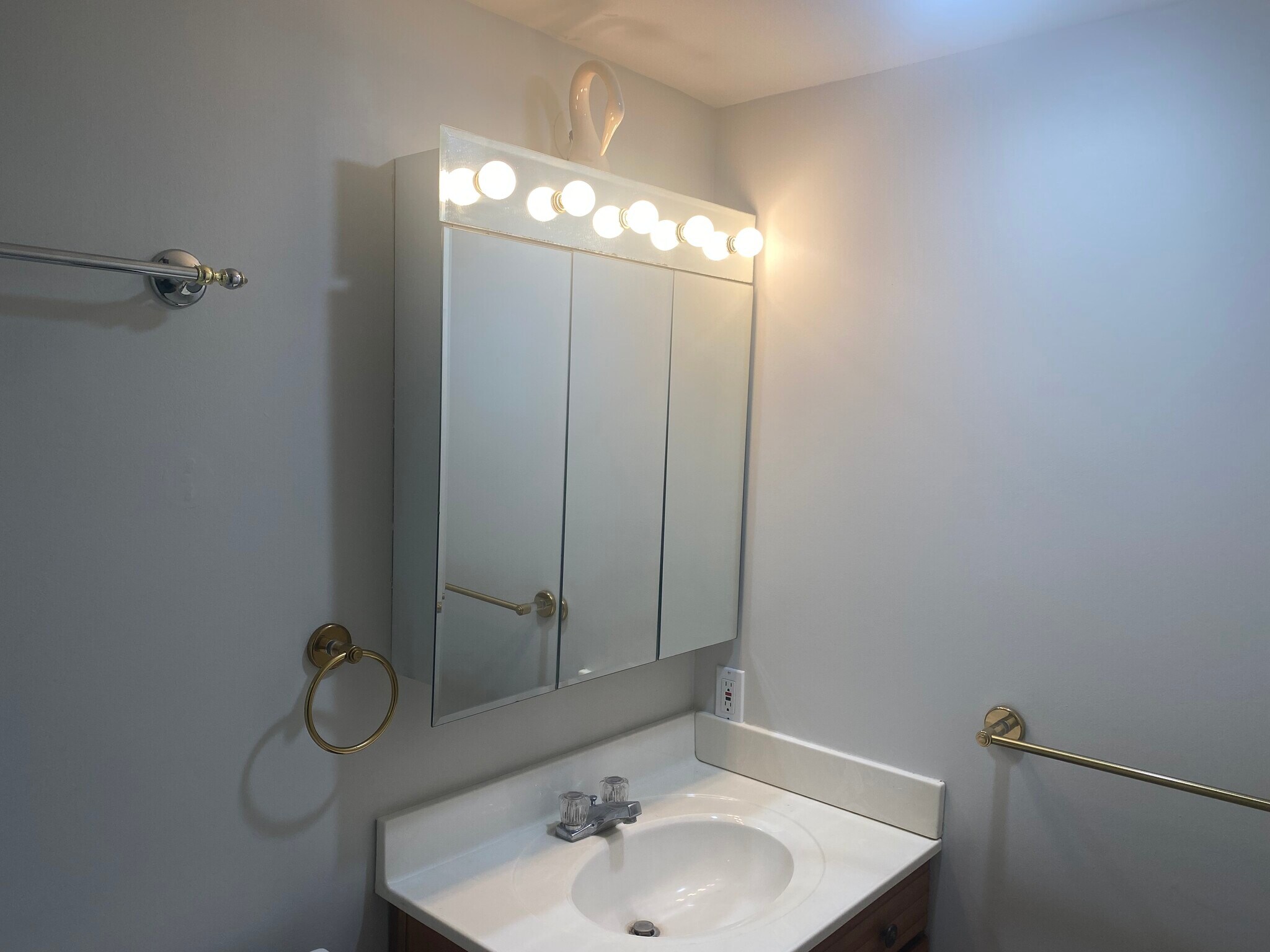 Main bath sink area - 104 Winston Pl