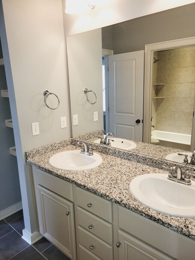 Building Photo - 4417 Tuckahoe Ln