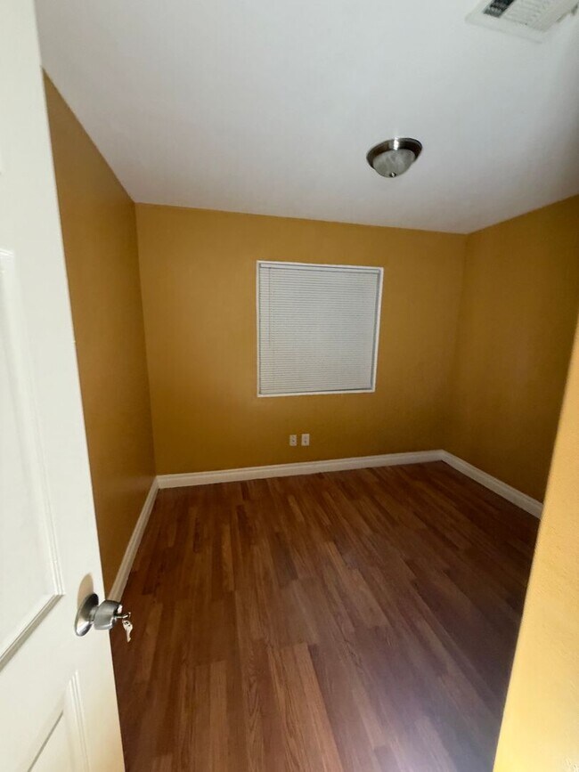 Building Photo - 40(718)