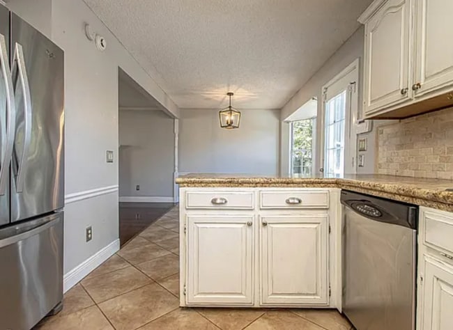 Building Photo - 2402 Shaker Ridge