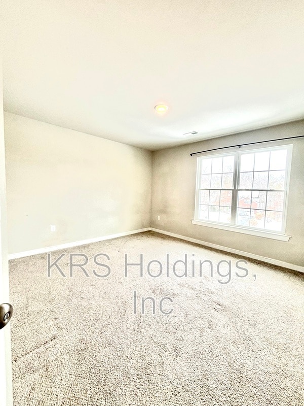 Building Photo - 6093 Flintstone Dr