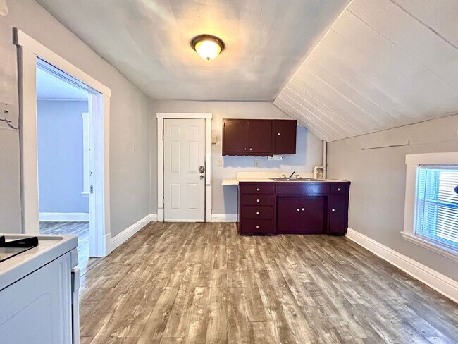 Building Photo - 2417 Reynolds St