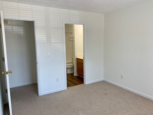 Building Photo - Spacious Prescott Place Townhome