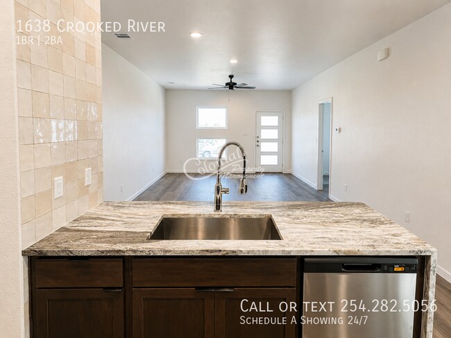 Building Photo - 1638 Crooked River