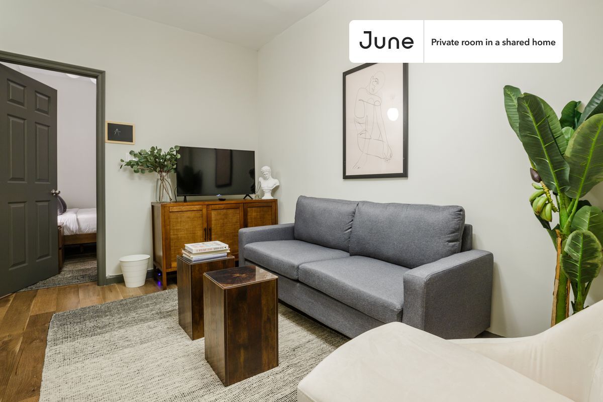 Building Photo - Room in Shared 3 bed/1 bath home in Hell's Kitchen