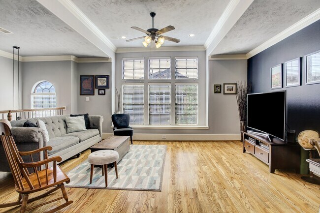 Building Photo - 1364 Studer St