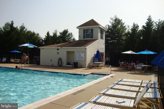Building Photo - 10605 Holleybrooke Dr