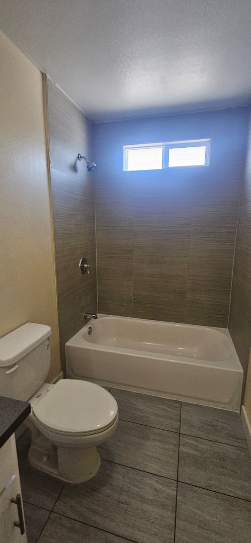 Building Photo - 85(1631)