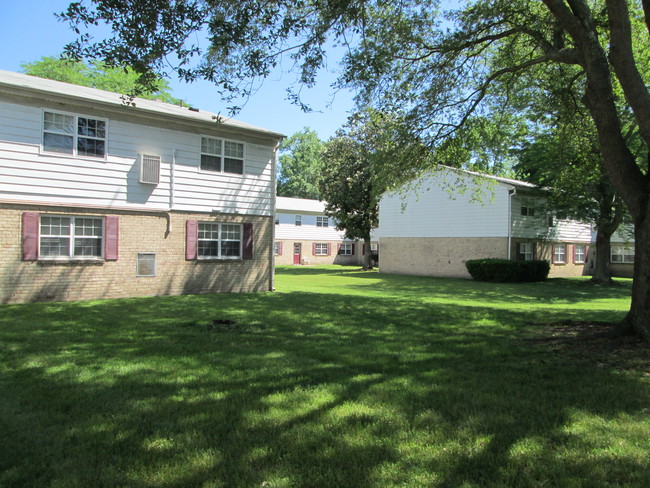 Building Photo - 3605 Kecoughtan Rd