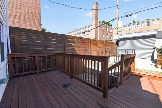 Building Photo - 847 20th St NE