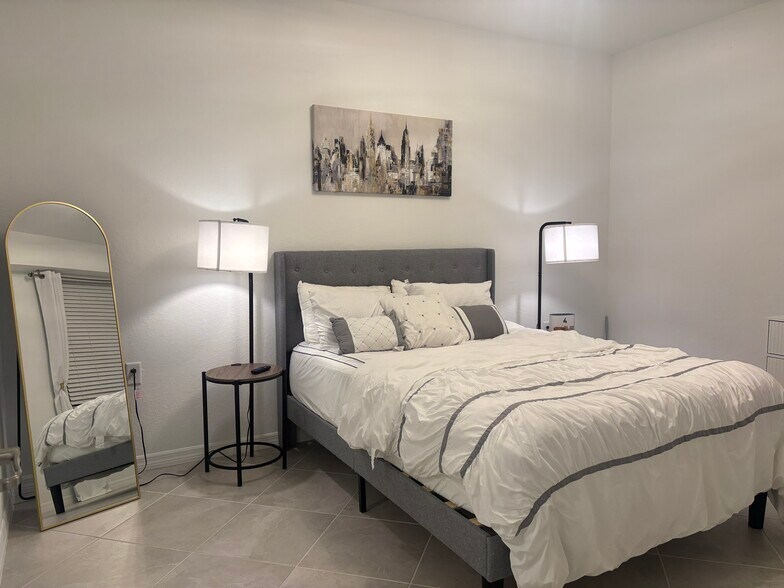 Building Photo - 14151 Heritage Landing Blvd