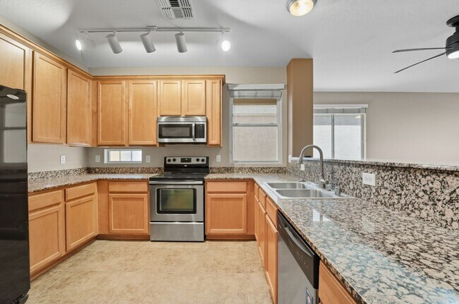 Building Photo - Stunning 3-bedroom, 2.5-bathroom home in t...