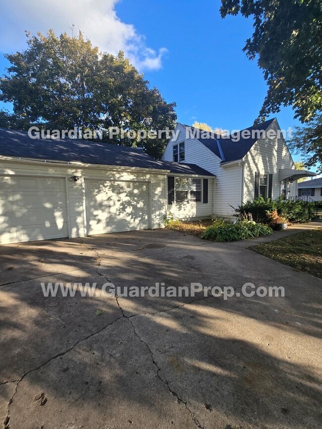 Primary Photo - Move-in special and available Now! Bloomington Single Family Home, 2 Car Garage, new kitchen appl...