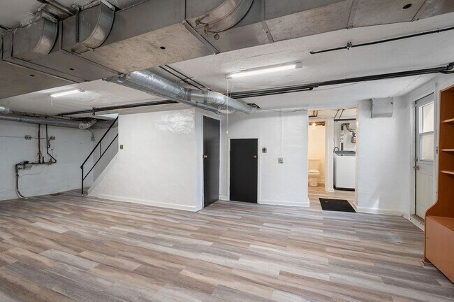 Building Photo - 82 Linden Ave