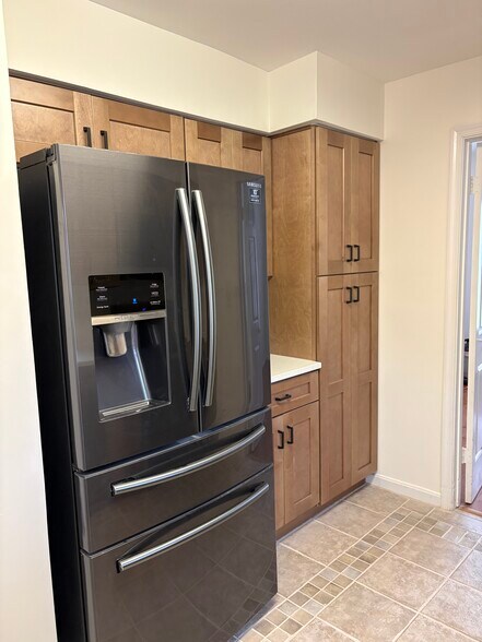 Building Photo - 14208 Greenview Dr