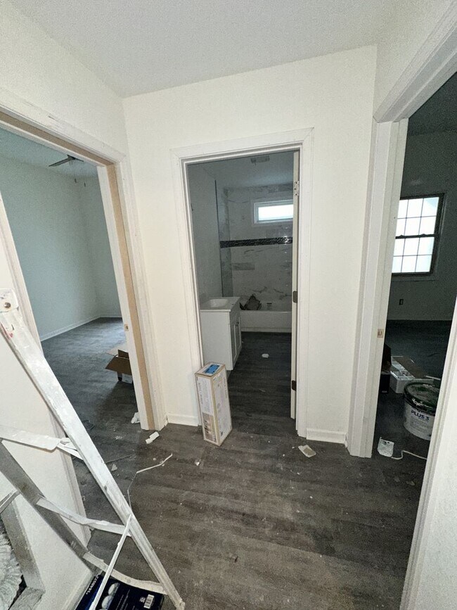 Building Photo - 3214 Peronne Ave