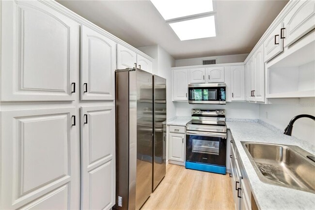 Building Photo - 4413 W Rogers Ave