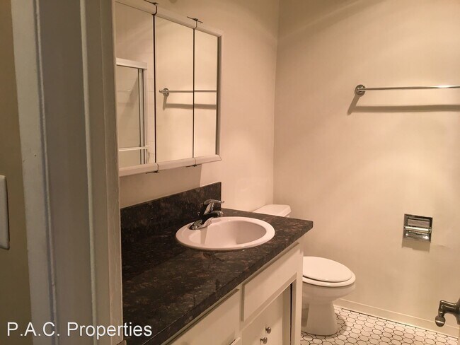 Building Photo - 2 br, 1.5 bath Apartment - 12142 Burbank B...