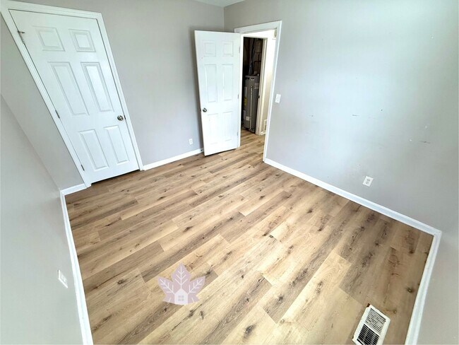 Building Photo - Warm and Welcoming 3 Bedroom 2 Bath Bungalow in a prime location!!!