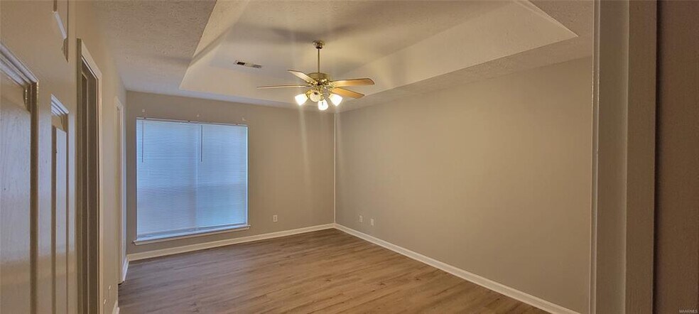 Building Photo - 1400 Hogan Rd